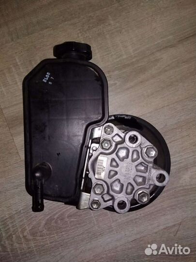 Насос гидроусилителя руля Jeep Grand Cherokee WK