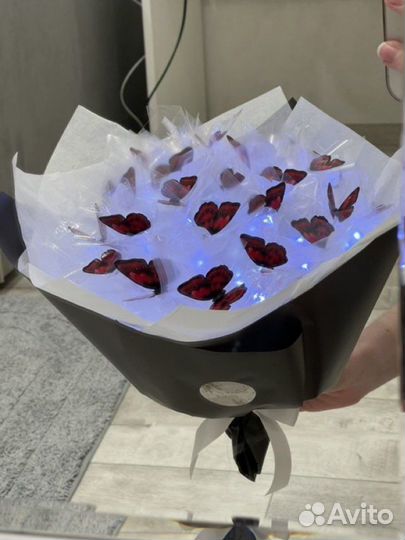 Букет из бабочек шикарный светящийся