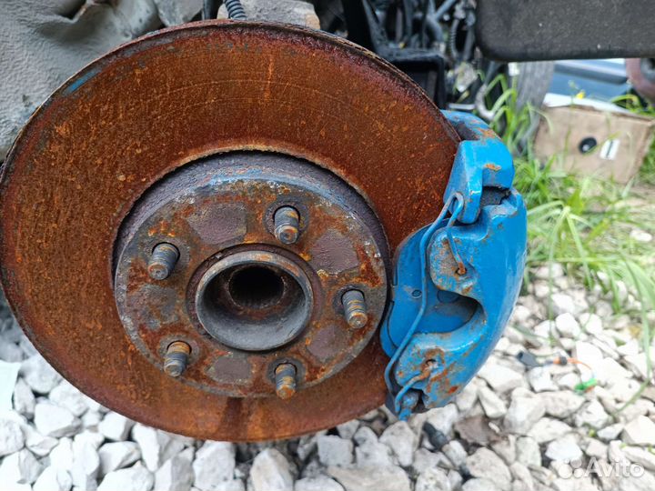 Суппорт тормозной передний Ford Torneo connect