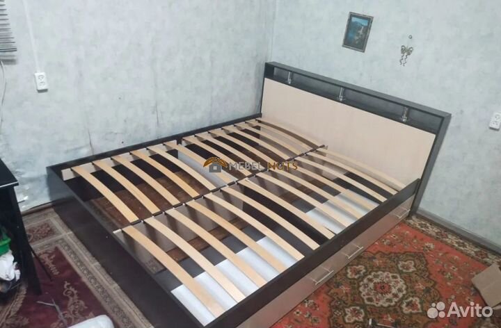 Кровать двуспальная