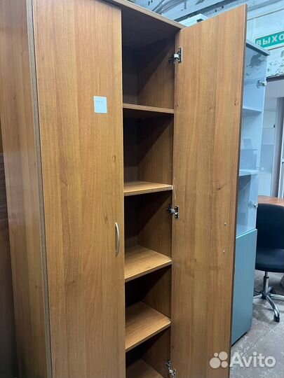 Шкаф с полками