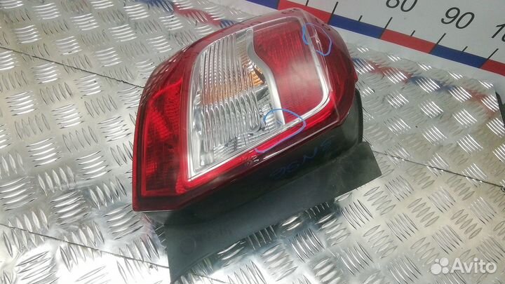 Фонарь Dacia Sandero (2012-2020)