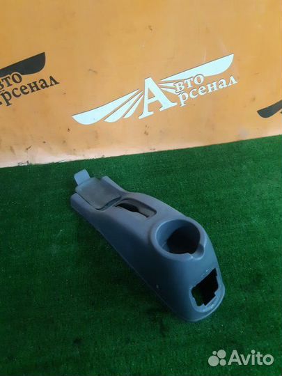 Консоль между сидений Hyundai Accent 2008