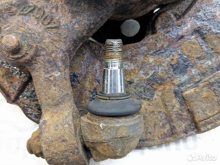 Кулак поворотный передний левый w220 S-class 11