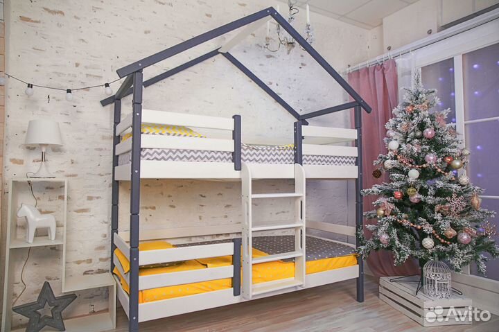 Кровать двухъярусная с крышей