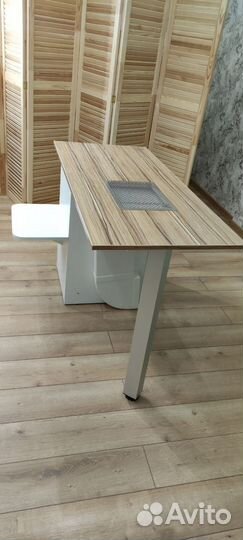 Рабочий стол мастера маникюра