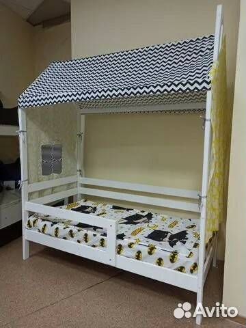 Кровать-домик из массива березы