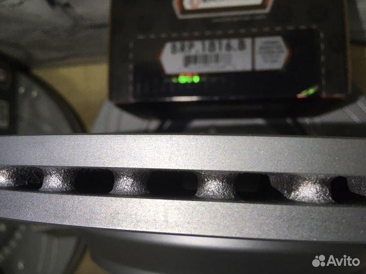 Тормозные диски и колодки в круг Kia Stinger 2.0