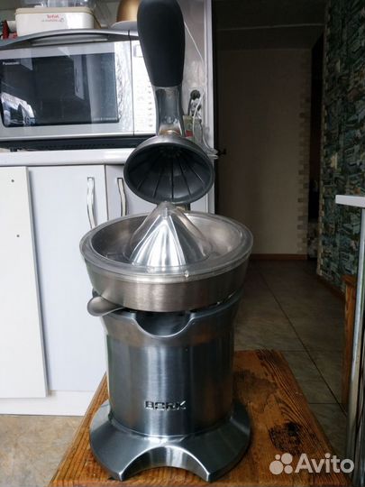 Соковыжималка BorkJU Cup9911BK