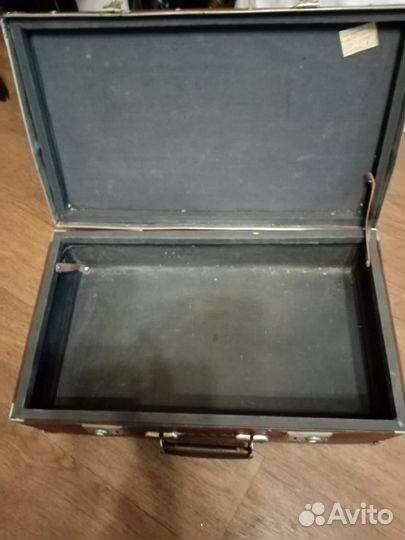 Чемодан фибровый