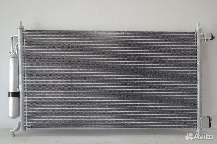 Радиатор кондиционера Ниссан Тиида 02