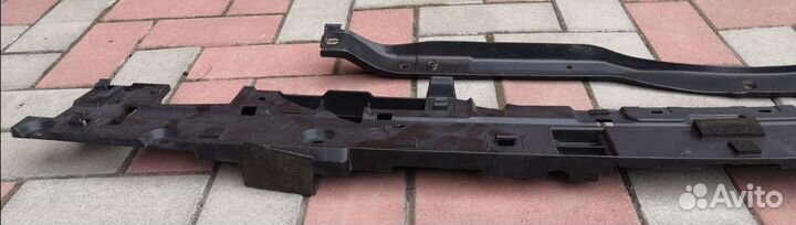 Усилитель заднего бампера Toyota Lend Cruiser 200