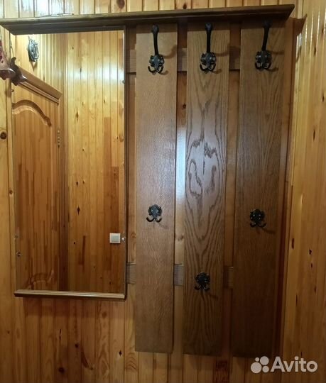 Вешалка с зеркалом