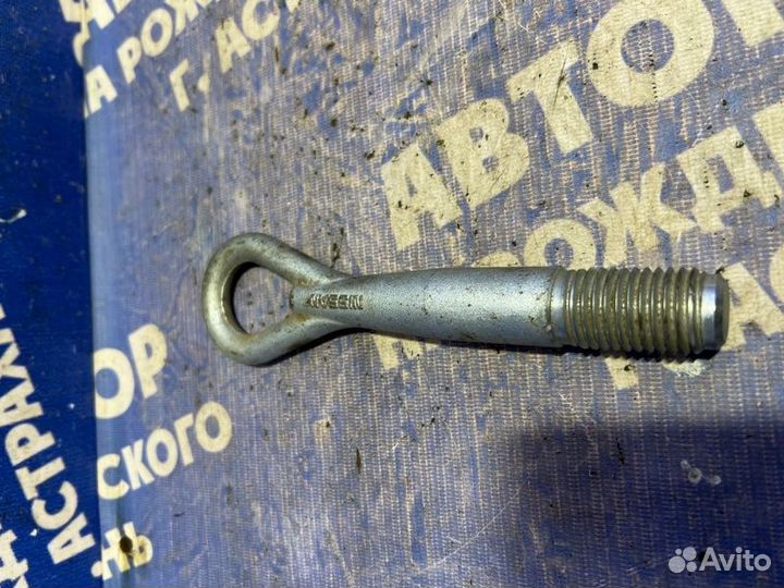 Буксировочный крюк Nissan Juke кроссовер 2012