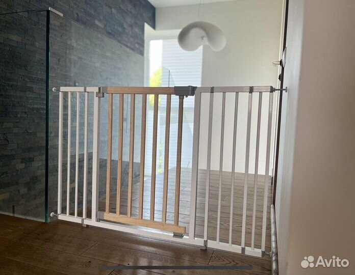 Ворота безопасности на лестницу