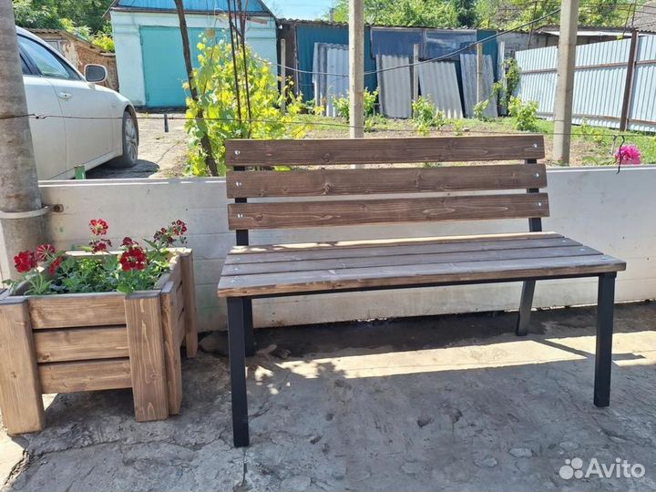 Скамейка деревянная садовая