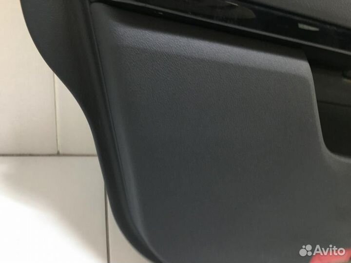 Обшивка двери передней левой Mercedes-Benz E-Class