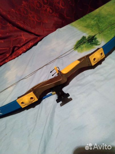 Детский лук со стрелой