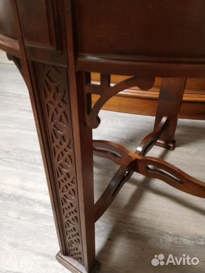 Старинный чайный столик