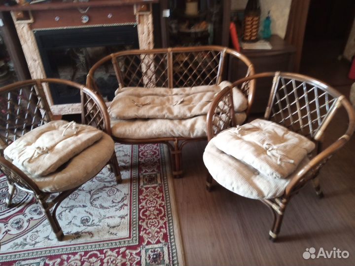 Продаю комплект плетеный диван и два кресла