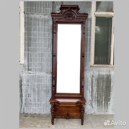 Зеркало старинное на консоли 0232