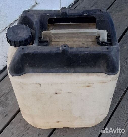 Канистры пластиковые