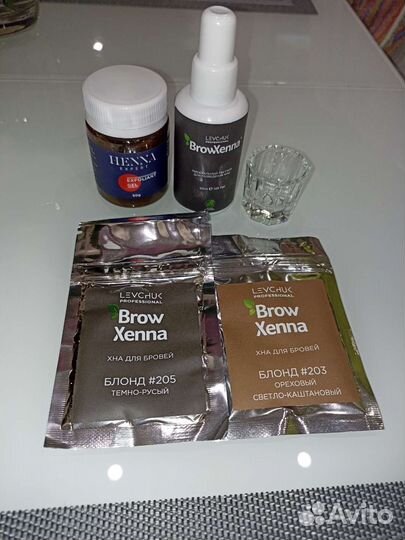 Для окрашивания бровей хной