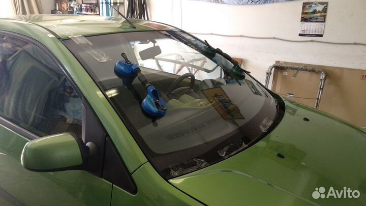 Лобовое стекло на Форд Фиеста