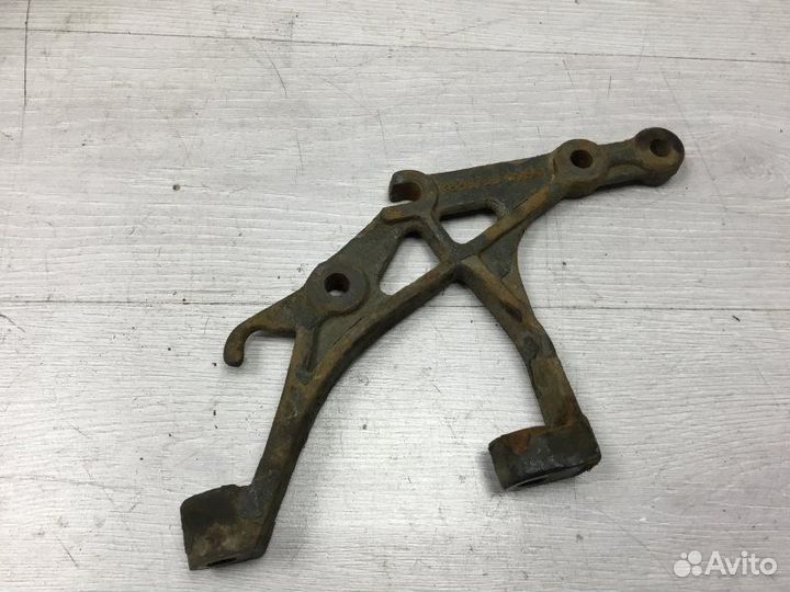 Кронштейн аккумулятора Scania P124 12 2001