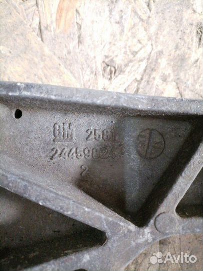 Кронштейн двигателя Opel Astra