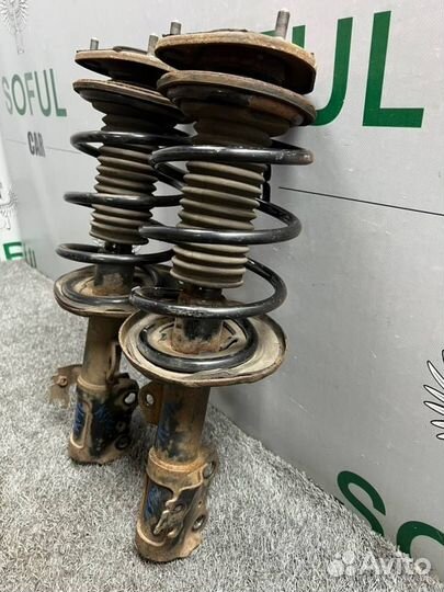 Стойка амортизатора передняя Toyota Auris 2008