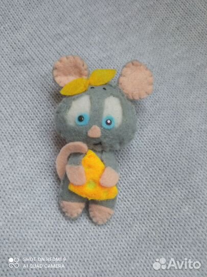 Брошь Значок Новый