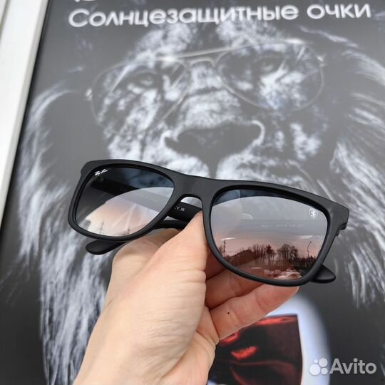 Солнцезащитные очки Ray-Ban