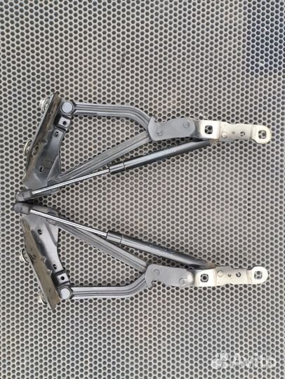 Петля багажника renault Megan 2