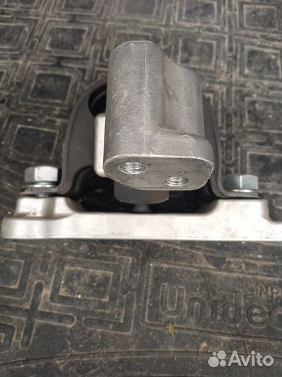 Правая усиленная опора Лада Веста