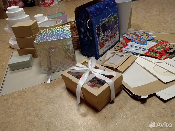 Коробки для подарков и ленты для упаковки