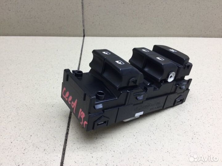 Блок управления стеклоподъемниками Kia Ceed