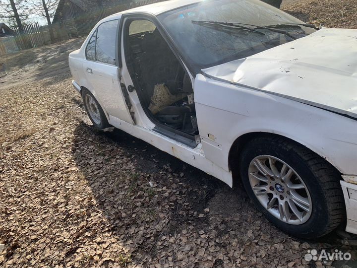 Задние фонари BMW e36 1,8 мех