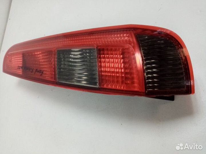 Фонарь задний правый Ford Fiesta 6