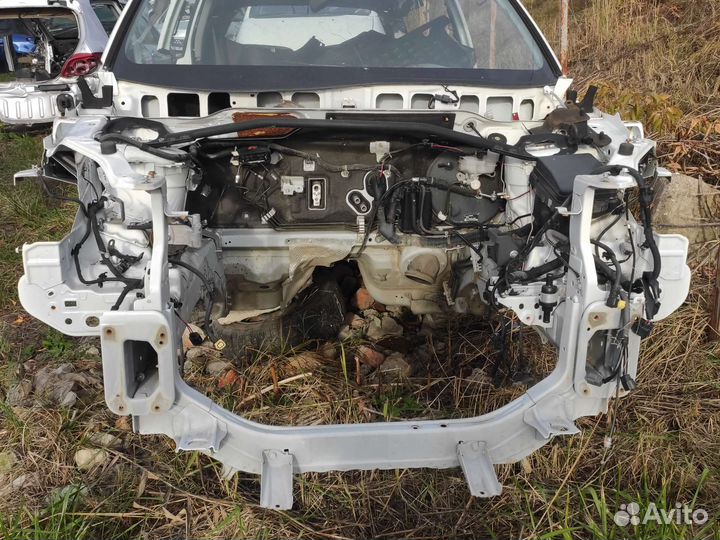 Левая и правая четверть пежо 4007 белая