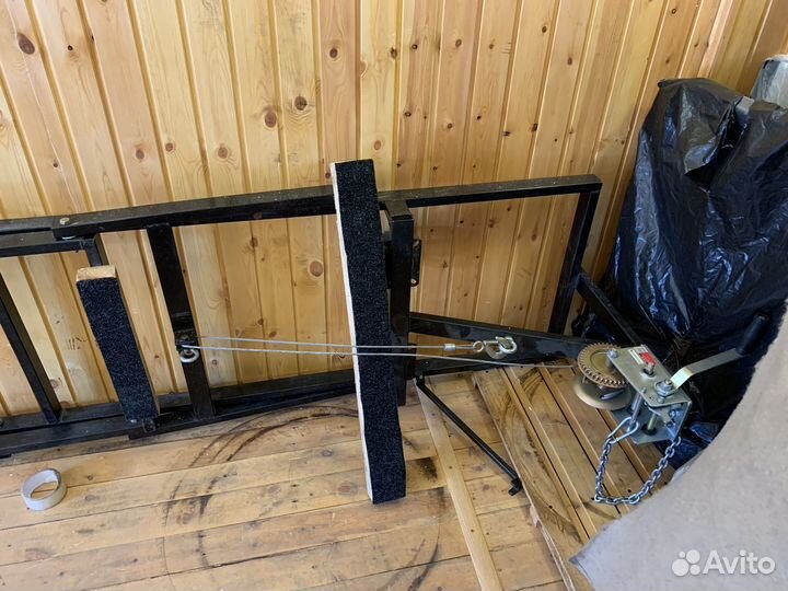 Устройство для обслуживания снегохода