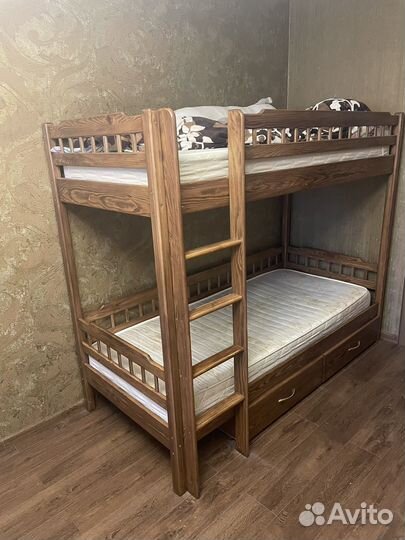 Кровать двухъярусная б/у