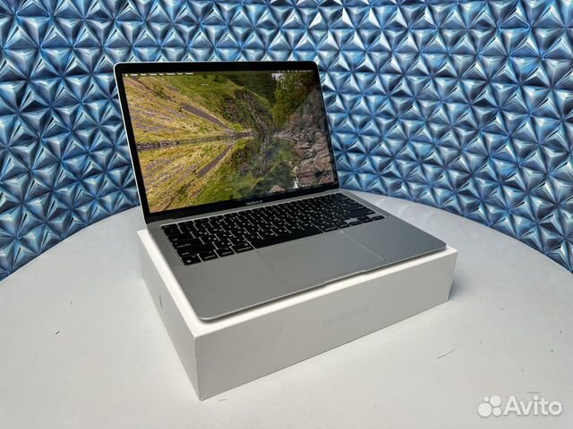 MacBook Air 13 2020 M1 256Gb новый, 10 циклов, гар