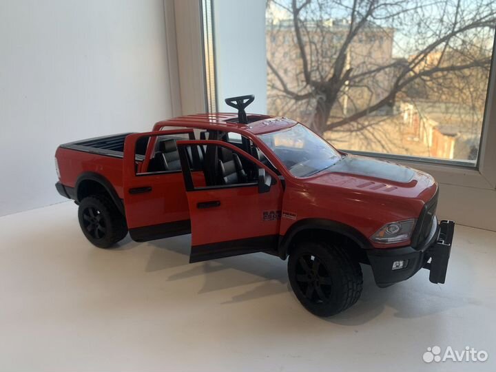 Машинка Bruder Dodge Ram