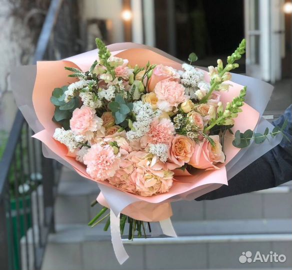 Букеты сиреневого и персикового цвета. Доставка