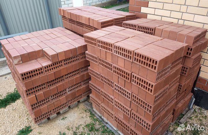 Кирпич облицовочный, труба чугунная, скобы метал