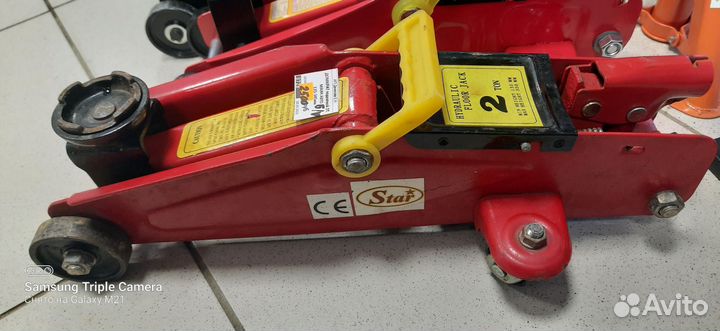 Домкрат подкатной 2 тонны