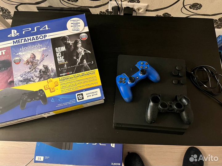 Sony Playstation 4 Slim 1 TB с синим геймпадом