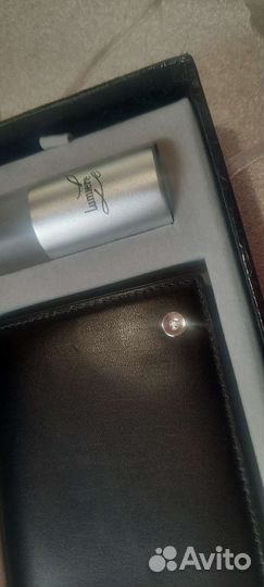 Кожаный кошелёк с бриллиантом