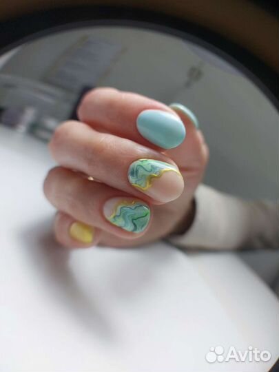 Маникюр и педикюр, Центр